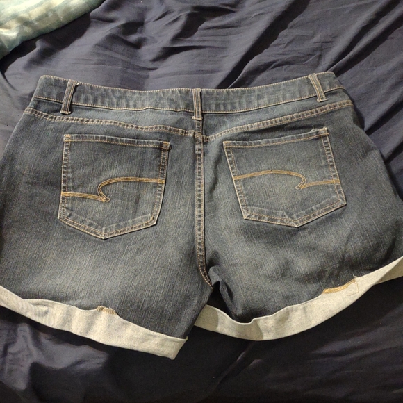 Time And Tru Mid-rise Jean Shorts - Picture 2 of 3